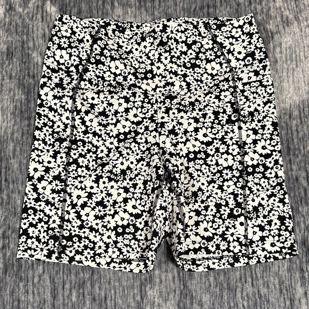 PINK Victoria's Secret Black Short Sleeve Tee with White Floral Design - Picture 4 of 12